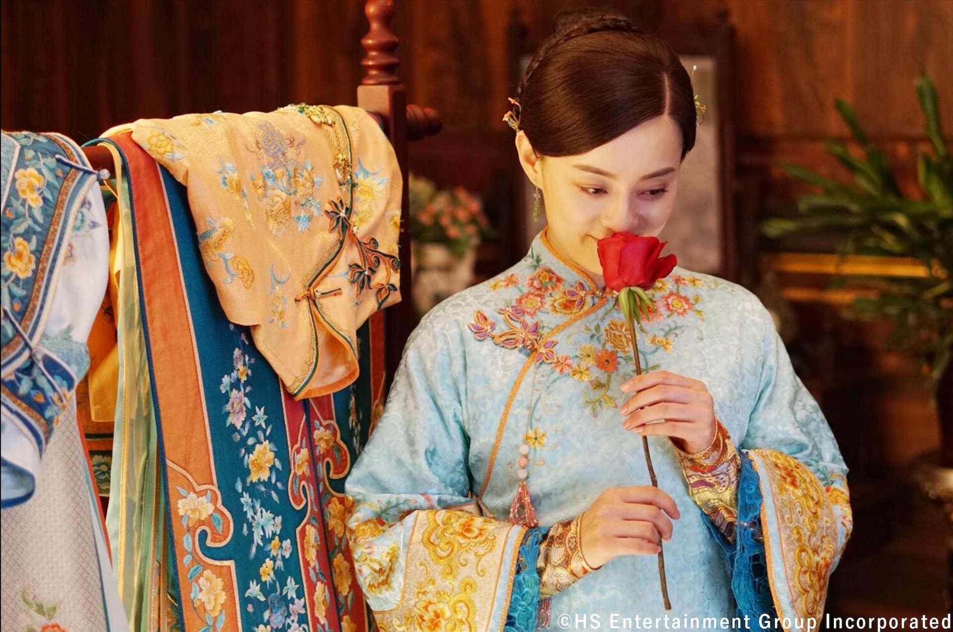 中国ドラマ特有の吹替がなく、すべて本人たちの声を用いている「月に