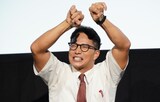 沖縄風のダンスも繰り出した甘利田幸男（演：市原隼人）