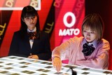 Prime Originalドラマ「地雷グリコ」場面写真。左から蒔田彩珠演じる鉱田風日、森七菜演じる射守矢真兎