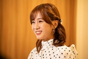 ドラマ「溺愛 ～ 実は、最強ヒーロー ～」より、樹の浮気相手・吉澤佳奈（演：日比茉鈴）