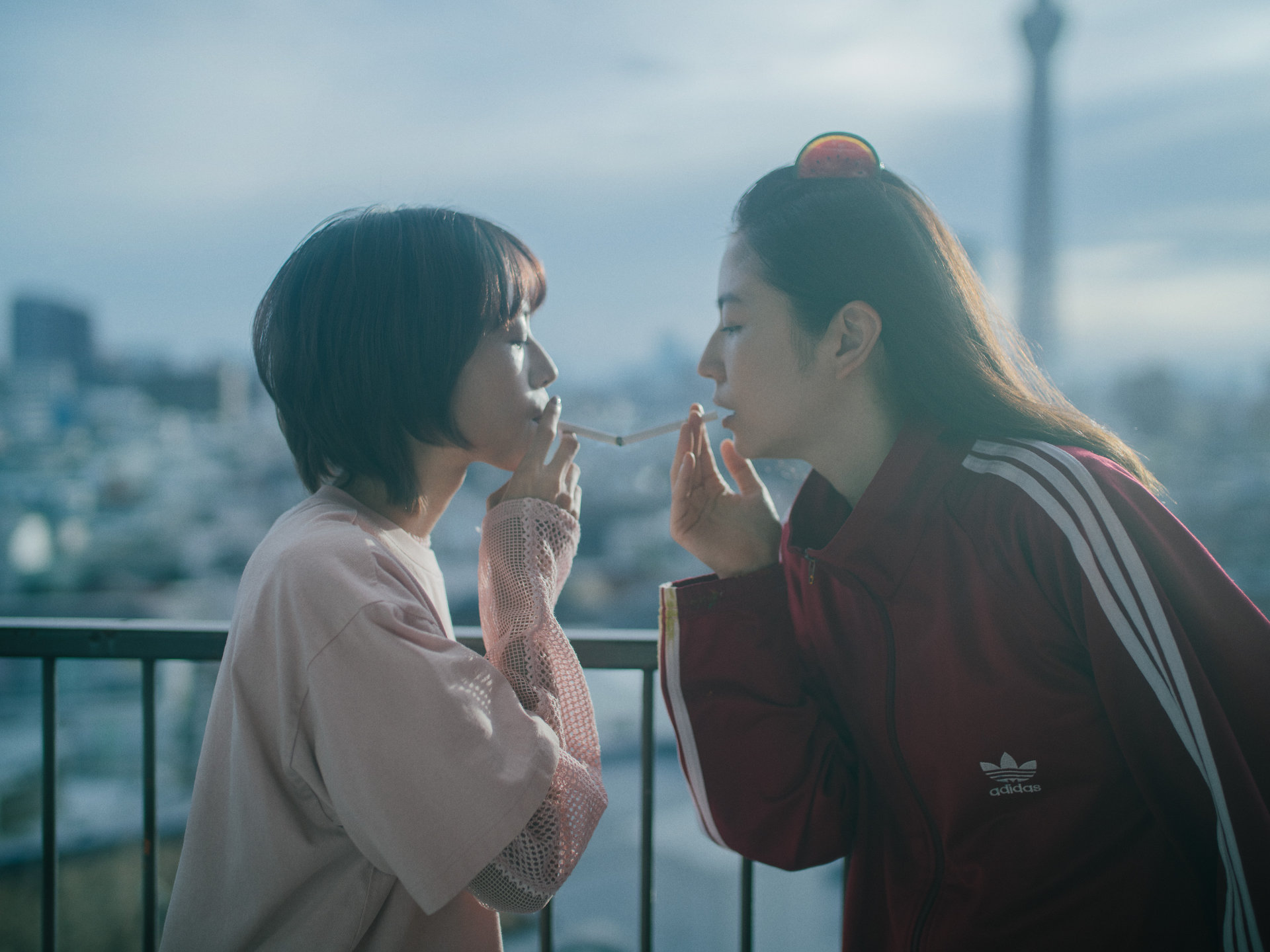 長澤まさみ「このごにおよんで愛など」で柄本佑・石橋静河を信頼、新写真には愛おしい日常