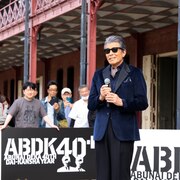 舘ひろし「あぶない刑事」40周年企画のキックオフイベント参加、横浜赤レンガ倉庫に登場