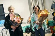 「マッチング TRUE LOVE」のクランクアップを迎えた土屋太鳳（右）、佐久間大介（左）