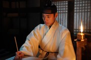 映画「王と生きる男」新場面写真より、クーデターによって王位を追われる朝鮮王朝の第6代王イ・ホンウィ（パク・ジフン）
