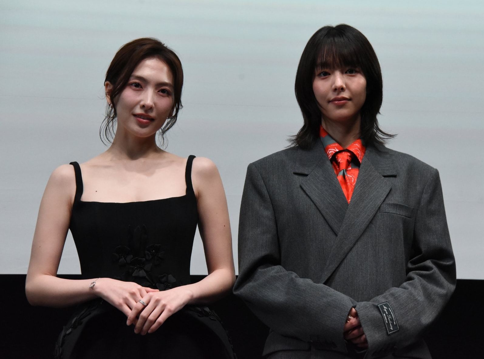 唐田えりか×知英、姉妹のように撮影した「過怠」の舞台挨拶で家族への思い明かす