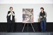 映画「男ともだち」の舞台挨拶付き大阪先行上映に参加した松岡茉優（左）、三島有紀子（右）