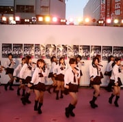 ちなみに現在AKB48には36人が在籍。最終的には48人を目指してるんだとか