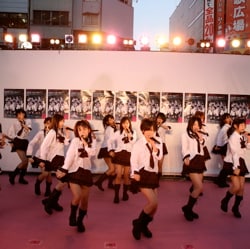 ちなみに現在AKB48には36人が在籍。最終的には48人を目指してるんだとか