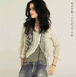 今回のジャケット写真ももちろん眼鏡でキメています。似合いすぎ。