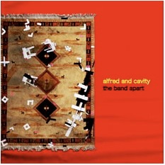 両国国技館ライブでは全28曲におよぶ新旧代表曲を披露している（写真は昨年10月発表の3rdアルバム「alfred and cavity」）。