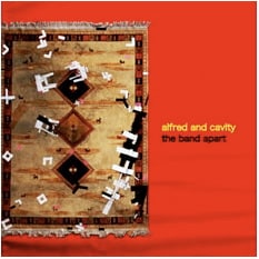 両国国技館ライブでは全28曲におよぶ新旧代表曲を披露している（写真は昨年10月発表の3rdアルバム「alfred and cavity」）。