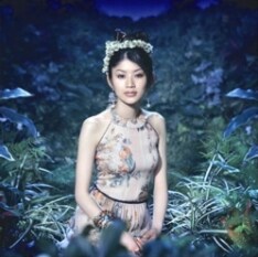 前作「君の優しさ」はm-floの☆Taku Takahashiがプロデュースを手がけ、大きな話題となった。