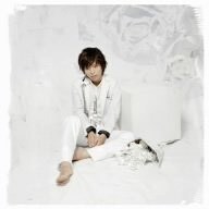 昨年9月リリースのシングル「トワ」。この曲のライブ音源もニューシングルに収録。