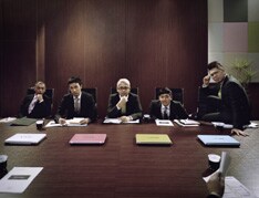 RIP SLYMEのメンバーがVAIOのセールスマンに扮する新曲「I・N・G」のビデオクリップ。