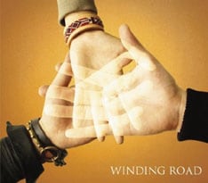 絢香とのコラボシングル「WINDING ROAD」が大ヒット中のコブクロ。当日はどの曲を演奏してくれるか楽しみだ。