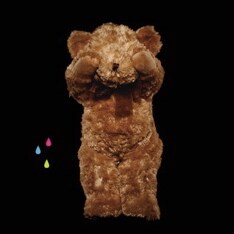 ニューシングル「あふれる」は小林武史の作曲による切ない1曲。この曲もバンドとアコースティックというふたつのスタイルで披露されるはず。