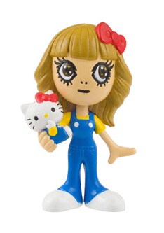 キティちゃんを抱いているayupan。おそろいのファッションがキュート。