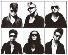 過去のライブ（ギグ）ではソロコーナーもあったが、このアルバムの収録曲との関係は不明。