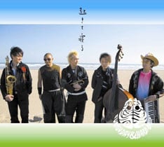 2枚組32曲という大作となったニューアルバム「起きて寝る-FUNNY DAY & HARD NIGHT-」(写真)。