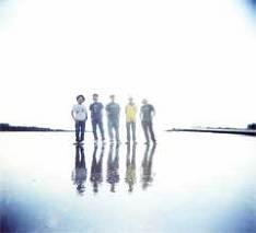 写真は活動休止中に発売されたシングル「サヨナラCOLOR」。昨年の復活ライブでは1曲目に演奏された。