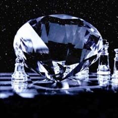 「JEWELS」(写真)と同じく「WHITE PRAYER」も悩ましい2バージョン展開。両方買うのが潔いファンの態度かも？