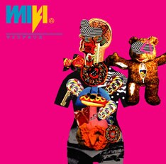 発売されたばかりのシングル「サイコア＊リカ」。この「サイコ」なセンスが、Tシャツのデザインにも発揮されている。