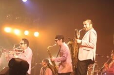 「みちのくステージ」初日の本編は、東京スカパラダイスオーケストラのゴージャスな演奏で幕を開ける。