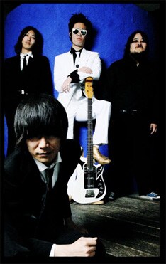 4人組となり満を持して復活を果たす彼らのライブは全ロックファン要注目だ。