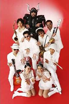 伝説の再結成ツアーから半年。米米の今後を占う上でも見逃せないライブになりそうだ。