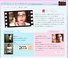 眼鏡っ子ヒロイン・咲のつぶやきを中心にストーリーが展開。どこかユルい雰囲気がユニークだ。