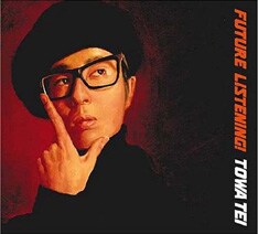 もはやTOWA TEIのトレードマーク、ポップアイコンとして定着しているこのポーズ。今回の新装ジャケでも健在だ。