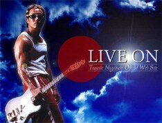 写真はオフィシャルサイトのトップ画像。鍛え抜かれた肉体がソウルフルな歌声を支えている。