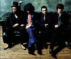 4月28日には「ARABAKI ROCK FEST.」に出演。ARAHABAKIステージのトリを務めるTHEATRE BROOK。