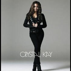 写真はアニメ「のだめカンタービレ」のエンディングテーマに起用されて話題となった前作「こんなに近くで...」。「あなたのそばで」は、これに続く20枚目のシングルとなる。