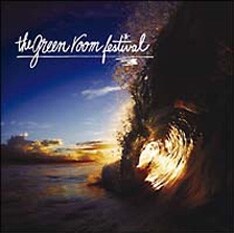 明日25日発売の「THE GREENROOM FESTIVAL」。沈む夕日とパイプラインが美しく、ひと目見てすぐ「サーフ系」とわかるジャケット。