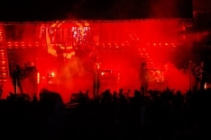 追加公演のチケットは4月28日発売。今回のライブを観ることができなかったファンはなんとしても入手したいところ。