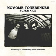 今年2月にリリースされたMO'SOME TONEBENDERの最新アルバム「SUPER NICE」。この作品に続く新作のレコーディングが4月からスタートするとのこと。