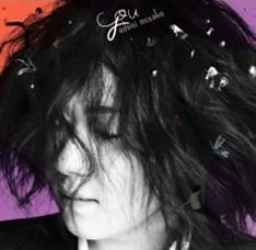 シングル「YOU」は初回限定生産。カップリングの「オオカミ（trio.ver)」はここでしか聴けないレアトラックとなっている。