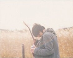 1月発売の「song book」帯の応募券と、今回リリースとなるミニアルバム帯の応募券を官製ハガキに貼りつけて応募すると、ツアー「ギター1本、生音全国行脚」の模様を収めたDVDが当たるとのこと。