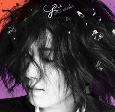 シングル「YOU」は初回生産限定盤。カップリングの「オオカミ」はここでしか聴けないレアトラックだ。