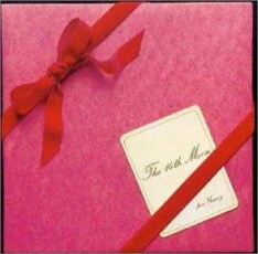 1976年に発表された荒井由実としての最後のオリジナルアルバム「14番目の月」。細野晴臣、松任谷正隆、鈴木茂、山下達郎、大貫妙子、尾崎亜美、吉田美奈子ら豪華アーティストが参加している。名曲「中央フリーウェイ」も収録。