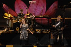 約4,000人の聴衆を前に堂々のライブを披露したサディスティック・ミカ・バンド。写真左から高橋幸宏、木村カエラ、加藤和彦。