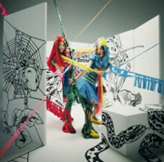 THE HIGH-LOWS「日曜日よりの使者」が大胆にサンプリングされた話題作「It's PARTY TIME」。同じくFPMがプロデュースした2004年作「BABY BLUE」（BOOWYの「B・BLUE」をサンプリング）に続くJ-POPファン直撃のナンバーだ。