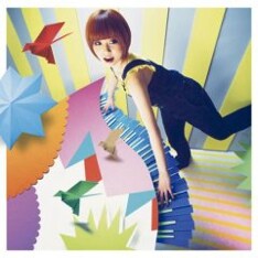 2007年第2弾シングルとなる「瞬間、ストロボ。」は恋に落ちる瞬間を切り取ったポップなナンバー。