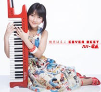 初回盤のジャケットスリーブを開けると、さらに電車をイメージした驚きのジャケットが登場。そこには数々のコスプレに挑戦したモモーイの姿も。