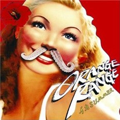 4月にリリースされた最新シングル「イカSUMMER」は、毎年恒例の夏をテーマにしたナンバー。