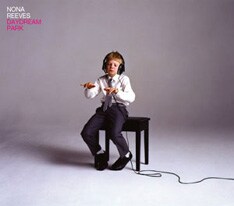 普段のファンキーなライブステージとは一味違ったアコースティックライブは一見の価値あり。