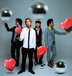 劇場版「仮面ライダー電王」のオフィシャルサイトでは、175Rと電王の5人が並んだ写真も公開中。