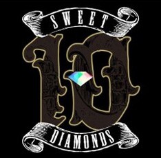 「スイート10ダイヤモンズ」には、オリジナルアルバムとライブ盤をあわせて全27曲を収録。