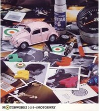 写真は、石田が黒沢健一、田村明浩（SPITZ）、ホリノブヨシと結成したバンド「MOTORWORKS」のシングル「1-2-3-4 MOTORWAY」。名盤！